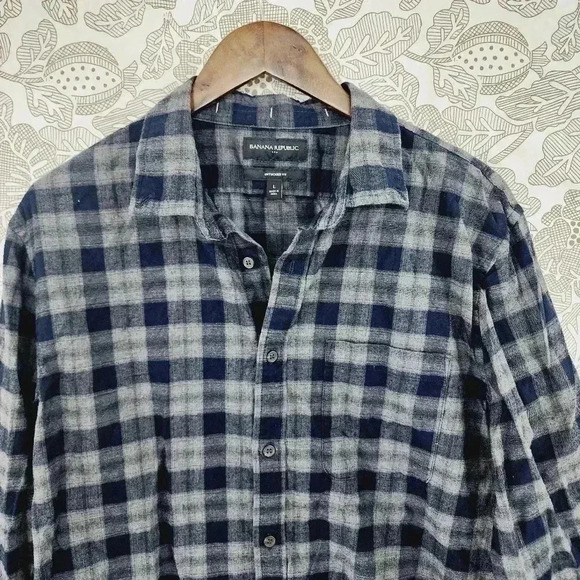 Banana Republic Untucked Flannel Button down Long sleeve  Plaid Men's Shirt L - Picture 3 of 7